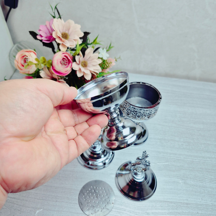 ست اسپنددودکن فلزی نقرهای طرح مشبک (ویژه ست بلهبرون و سفره عقد)